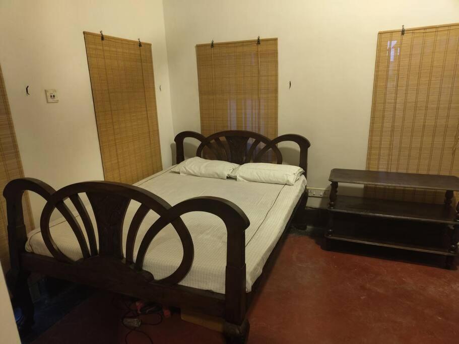 The Turquoise Letterbox - Twin At Apartment Kolkata